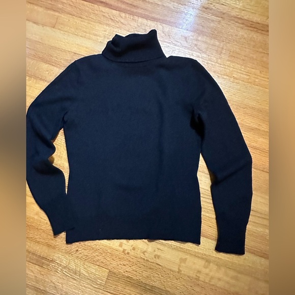 Banana Republic ITALIAN MERINO TURTLENECK SWEATER size M (b5 - Picture 1 of 6